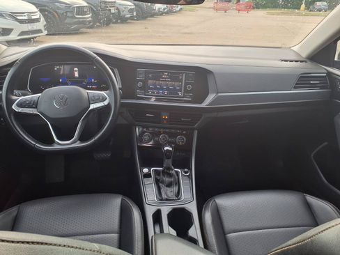 Used 2024 Volkswagen Jetta SE FWD image 11