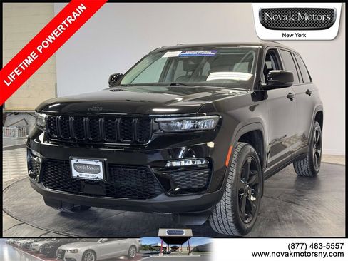 Used 2023 Jeep Grand Cherokee Limited w/ Black Appearance Package image 4