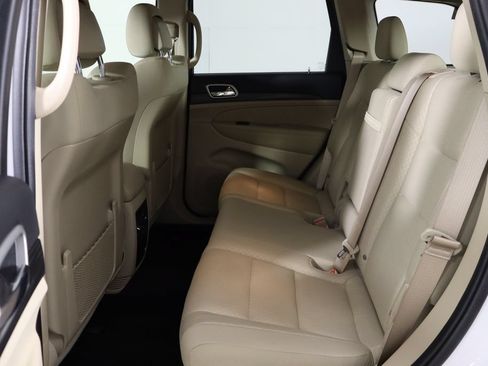 Used 2022 Jeep Grand Cherokee Laredo E RWD image 16