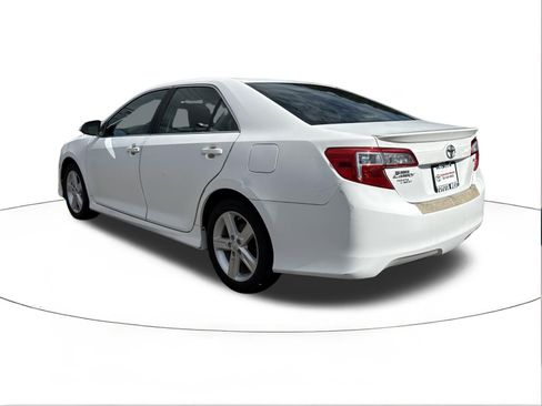 Used 2014 Toyota Camry SE FWD image 5
