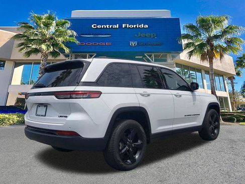 Certified 2025 Jeep Grand Cherokee Limited w/ Black Appearance Package RWD image 5