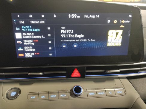 Used 2025 Hyundai Elantra Limited FWD image 25