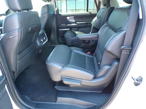 Used 2025 Ford Expedition Max Platinum AWD/4WD image 26