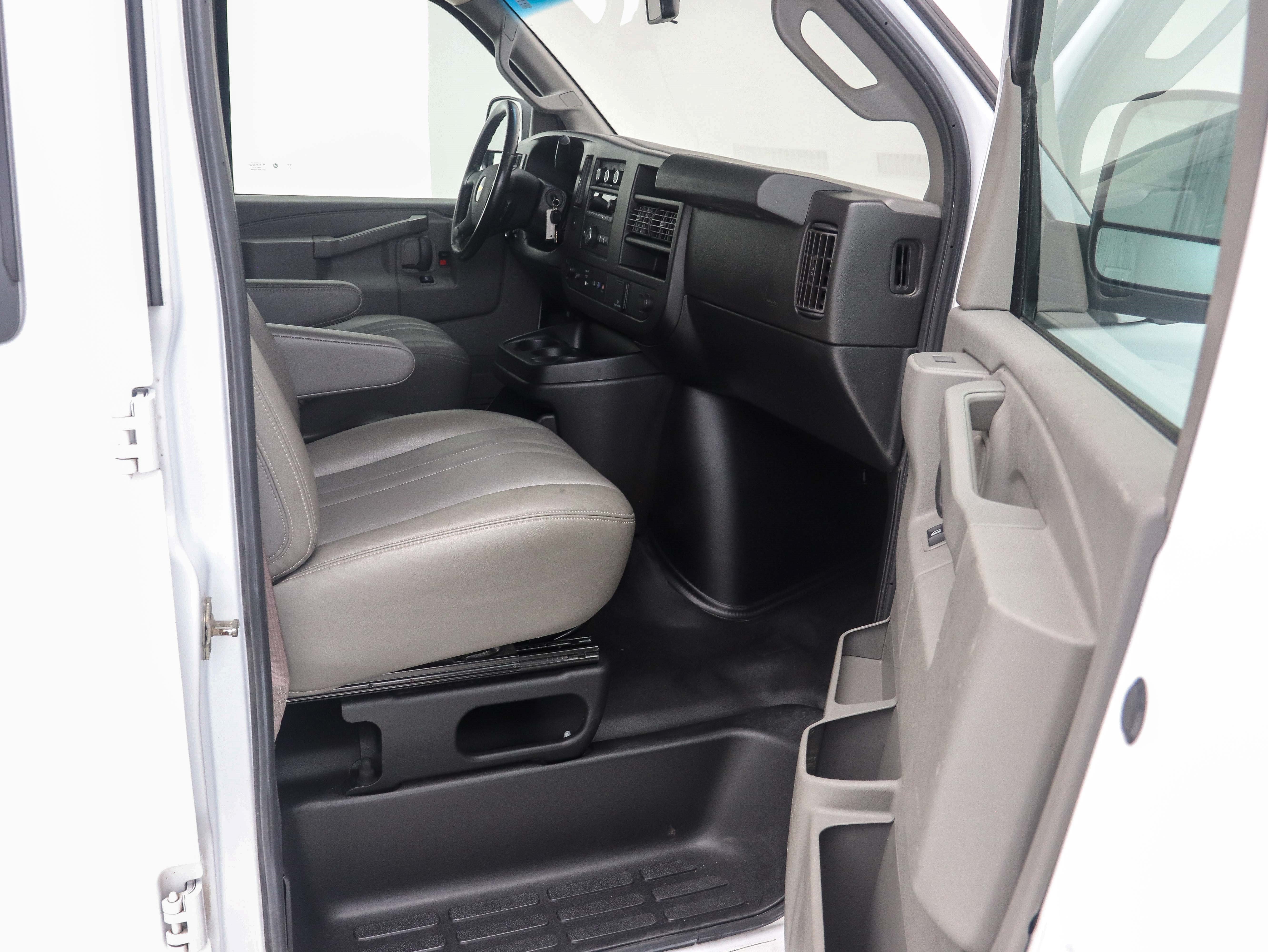 Used 2021 Chevrolet Express 3500 LS RWD image 15