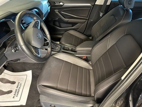 Used 2024 Volkswagen Jetta SE FWD image 20