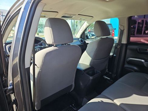Used 2019 Toyota Tacoma SR5 RWD image 19