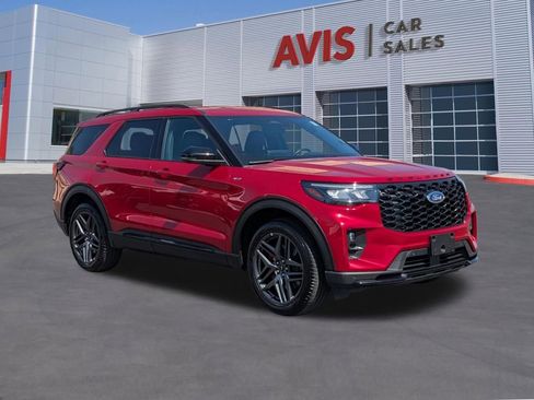 Used 2025 Ford Explorer ST-Line w/ ST-Line Street Pack AWD/4WD image 3