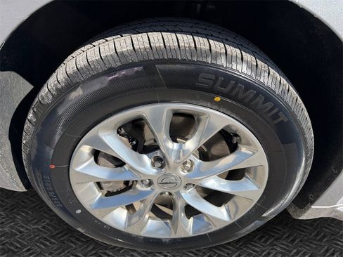 Used 2021 Chrysler Pacifica Touring-L image 11