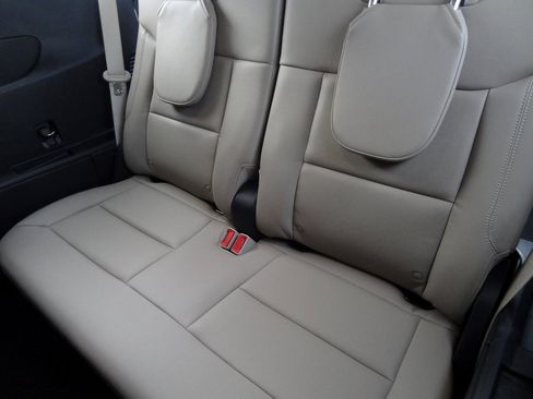 Used 2023 Ford Explorer Limited w/ Limited Technology Package image 18