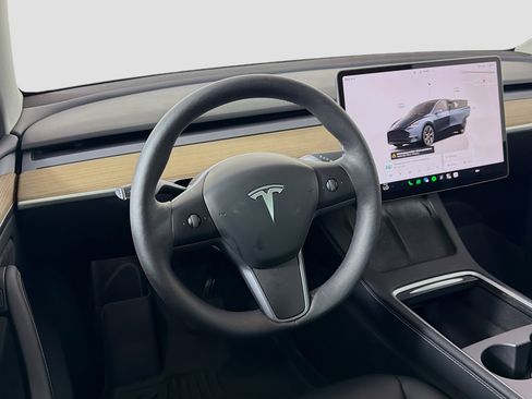 Used 2024 Tesla Model Y Long Range AWD/4WD image 17