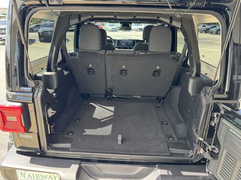 Used 2025 Jeep Wrangler Unlimited Rubicon w/ Convenience Group AWD/4WD image 26