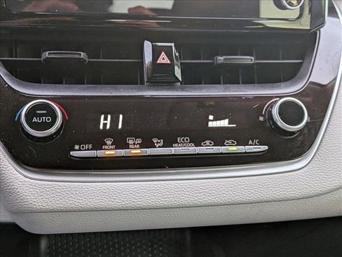 Used 2020 Toyota Corolla LE w/ Carpet Mat Package (TMS) image 19