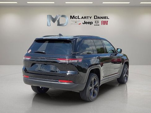 New 2025 Jeep Grand Cherokee Altitude AWD/4WD image 5