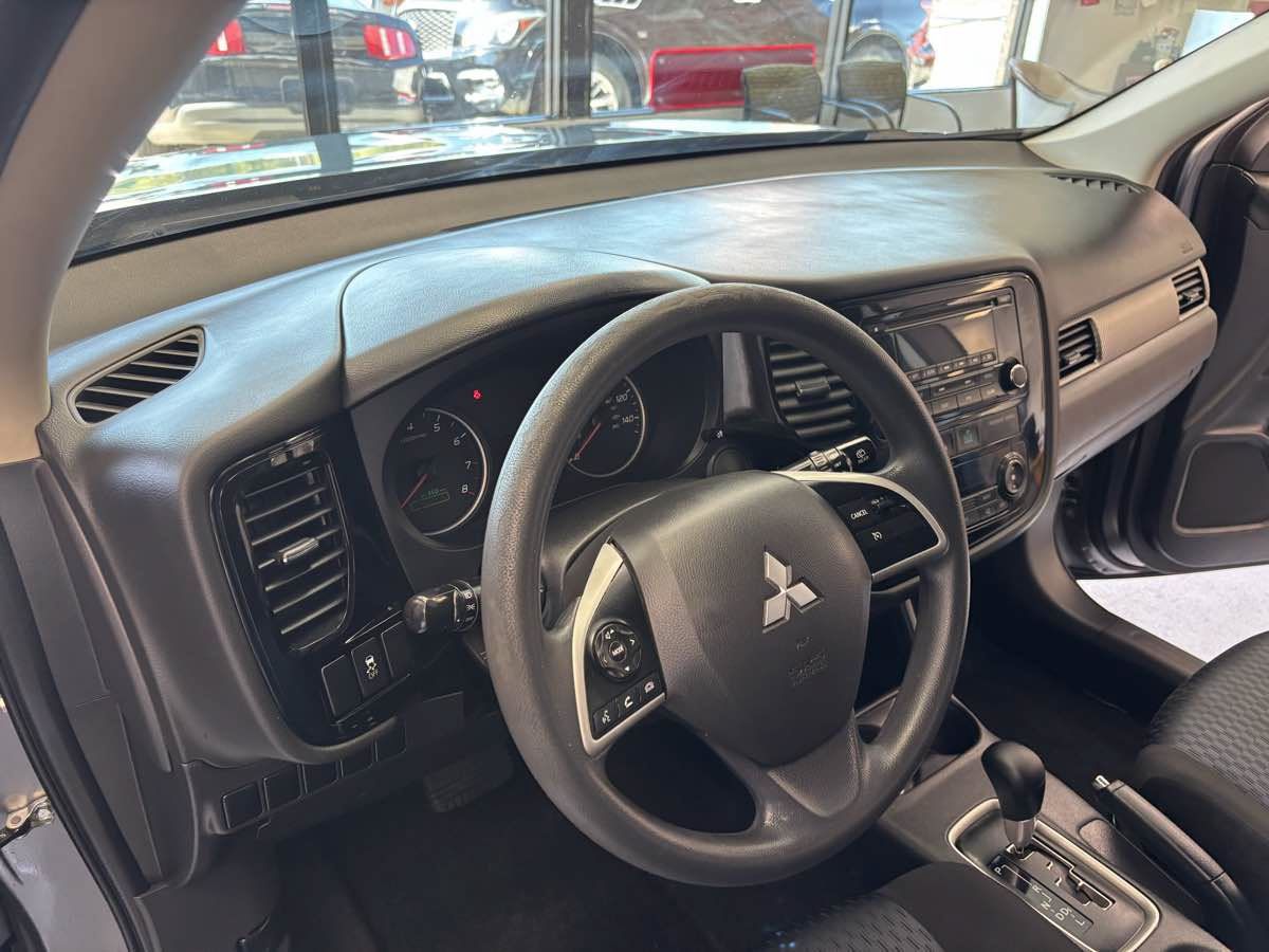 Used 2014 Mitsubishi Outlander ES FWD image 14