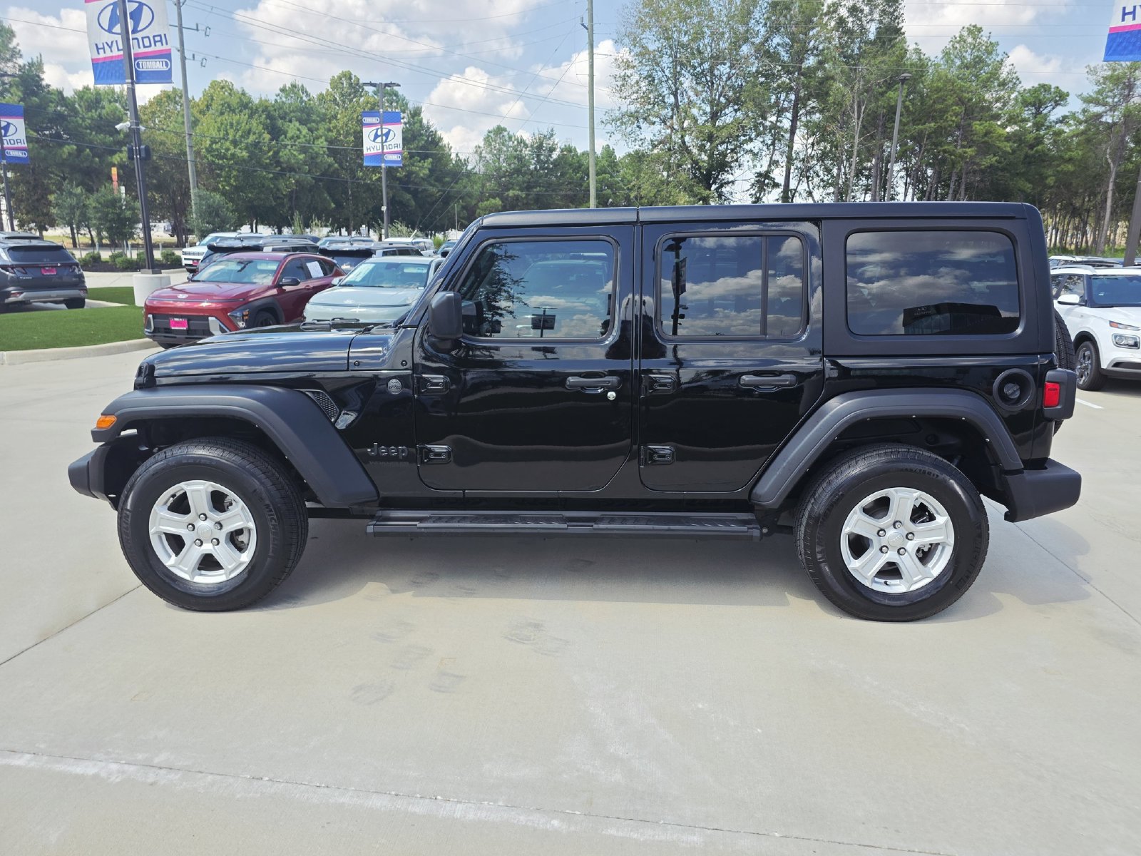 Used 2022 Jeep Wrangler Unlimited Sport AWD/4WD image 8
