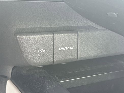 Used 2020 Toyota Camry XLE w/ Sunroof Package FWD image 26