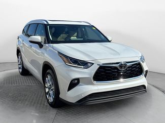 Used 2023 Toyota Highlander Limited image 1