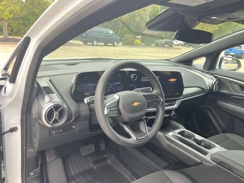 New 2026 Chevrolet Equinox EV LT image 10