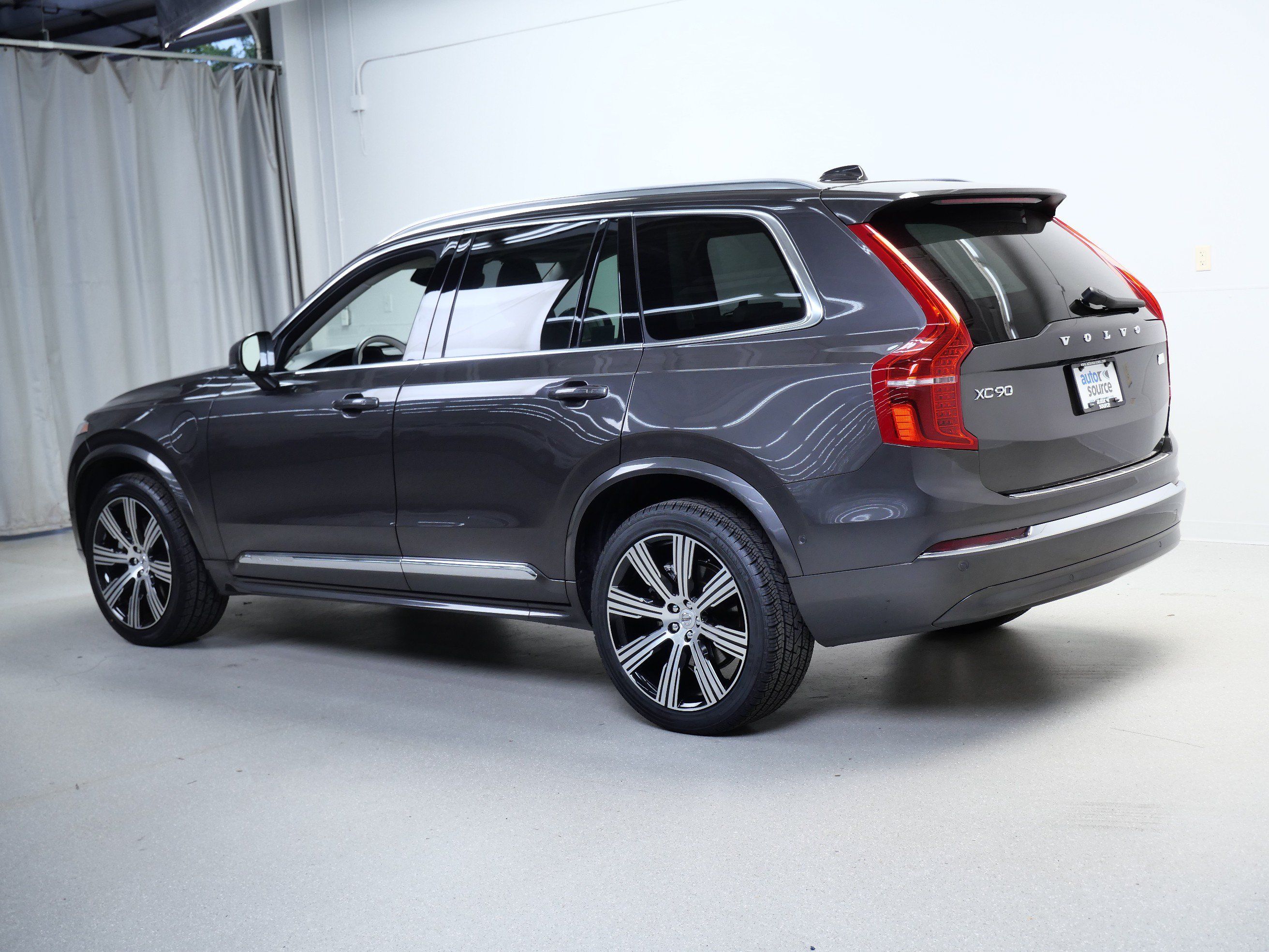 Used 2024 Volvo XC90 T8 Plus w/ Protection Package Premier AWD/4WD image 11