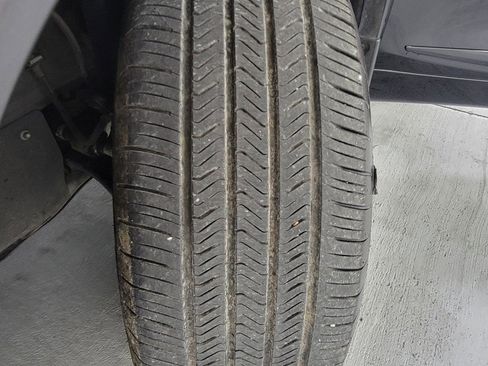 Used 2021 Toyota Highlander XLE image 11