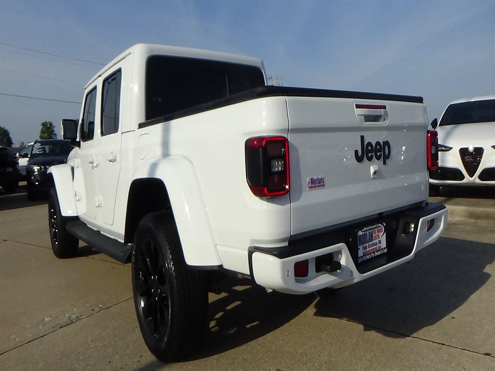 Used 2023 Jeep Gladiator Overland AWD/4WD image 8
