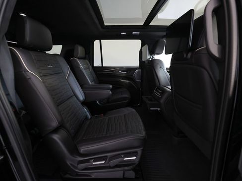 Used 2024 Cadillac Escalade ESV Premium Luxury Platinum w/ Heavy-Duty Trailer Package AWD/4WD image 11