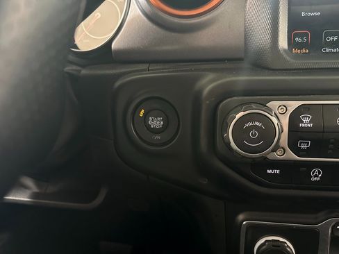 Certified 2020 Jeep Gladiator Mojave w/ Dual Top Group image 19