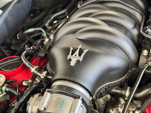 Used 2014 Maserati GranTurismo Sport image 21