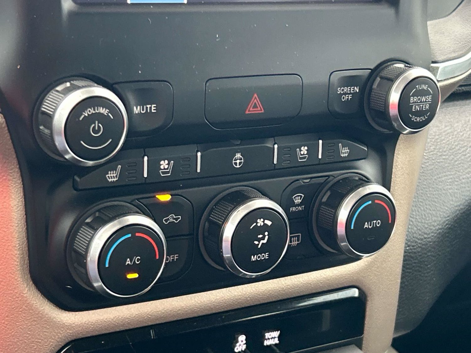 Used 2022 RAM 1500 Laramie AWD/4WD image 40