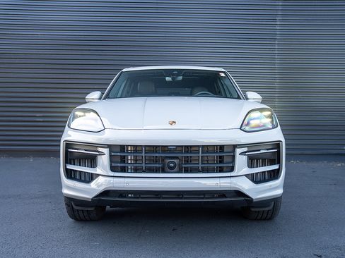 Certified 2025 Porsche Cayenne E-Hybrid AWD/4WD image 26