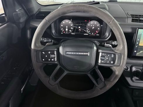 Used 2023 Land Rover Defender 110 V8 AWD/4WD image 38