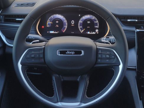 New 2025 Jeep Grand Cherokee L Laredo image 13