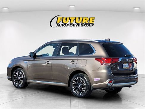 Used 2018 Mitsubishi Outlander SEL image 7
