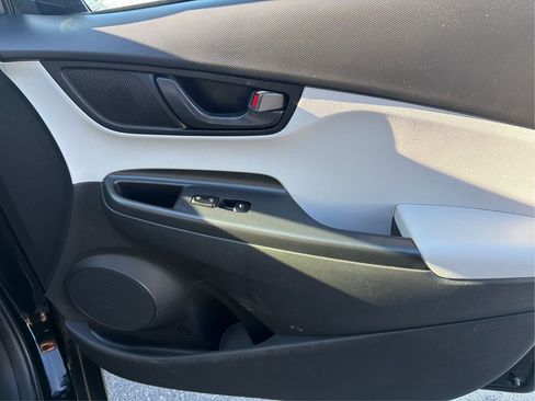 Certified 2022 Hyundai Kona SE image 21