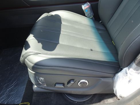 New 2025 Genesis GV80 2.5T Advanced image 9