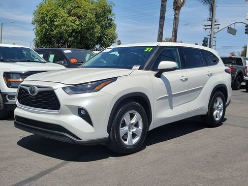 Used 2021 Toyota Highlander LE FWD image 29