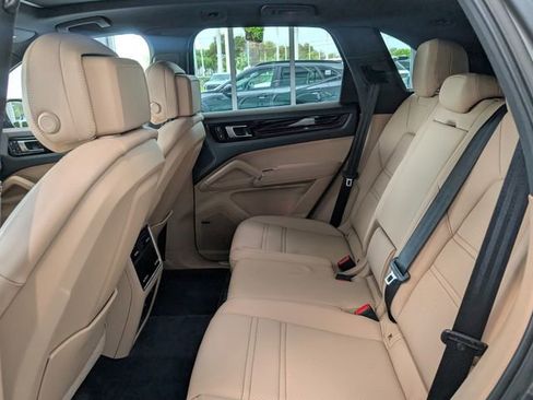 Used 2023 Porsche Cayenne image 7