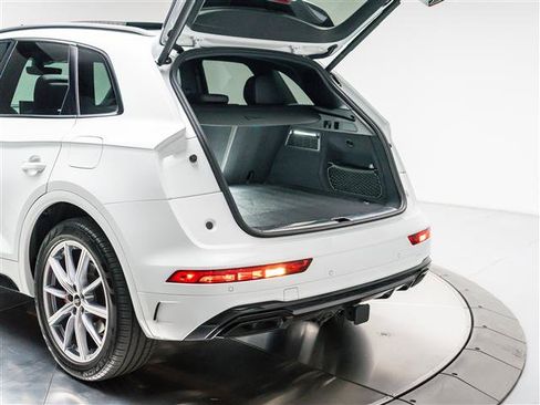 Used 2024 Audi Q5 e Premium Plus w/ Premium Plus Package AWD/4WD image 32