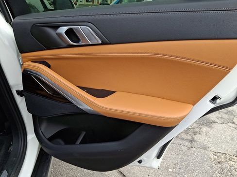 Used 2023 BMW X6 xDrive40i w/ Premium Package image 13