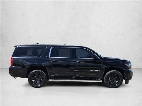 Used 2017 Chevrolet Suburban LT RWD image 4