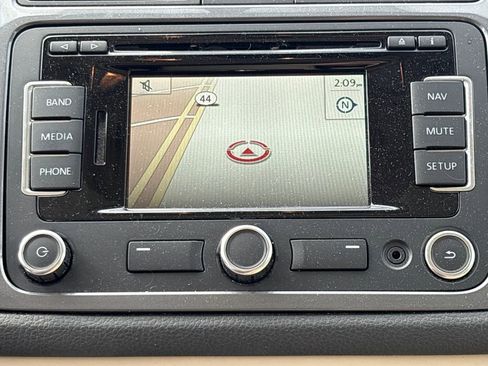 Used 2013 Volkswagen Tiguan SEL image 26