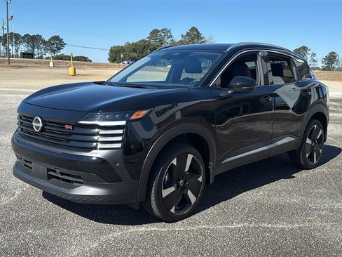 Used 2025 Nissan Kicks SR image 3