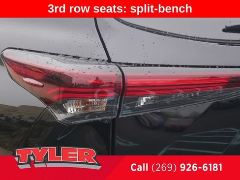 Used 2024 Toyota Highlander Limited AWD/4WD image 12