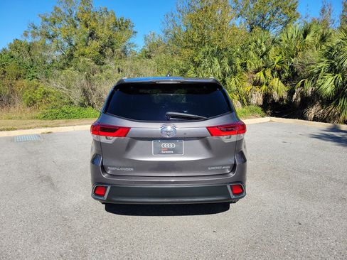 Used 2018 Toyota Highlander Limited image 5