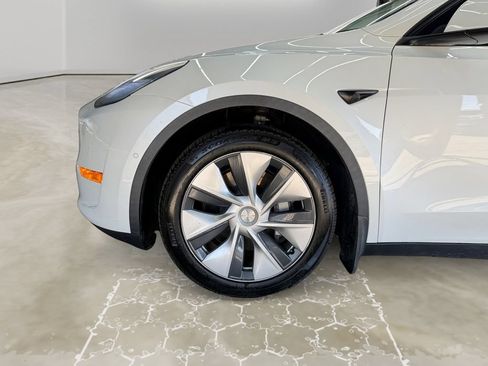 Used 2021 Tesla Model Y Long Range AWD/4WD image 14