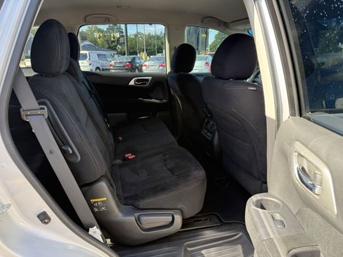 Used 2015 Nissan Pathfinder S image 18