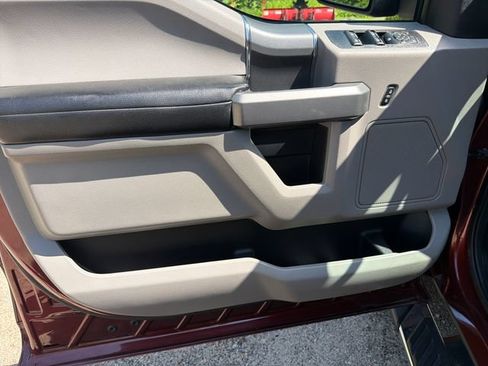 Used 2017 Ford F150 XLT w/ Equipment Group 302A Luxury AWD/4WD image 11