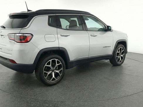 Used 2025 Jeep Compass Limited image 9