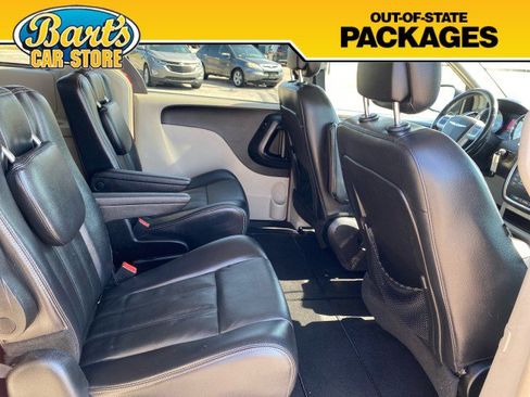 Used 2013 Chrysler Town & Country Touring FWD image 12