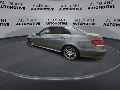 Used 2016 Mercedes-Benz E 400 Sedan image 7